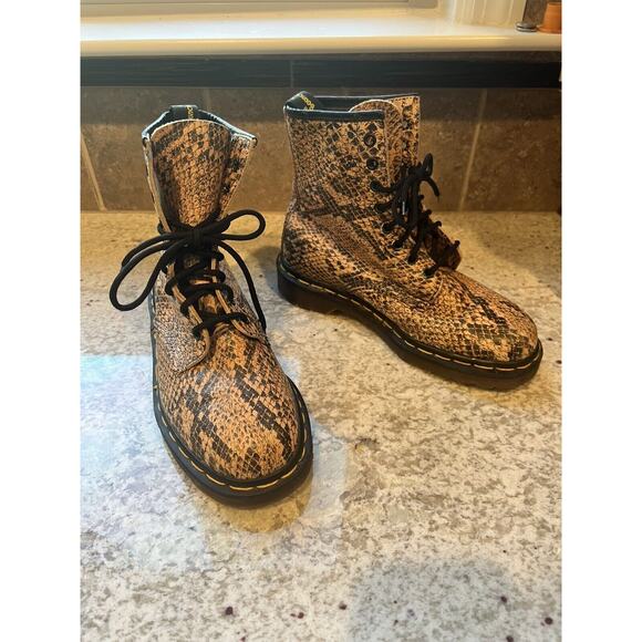 Dr. Martens Vintage 1460 Pascal Snakeskin Print 8 Eye Lace Up Boot Women 7 Men 5 - Picture 2 of 6